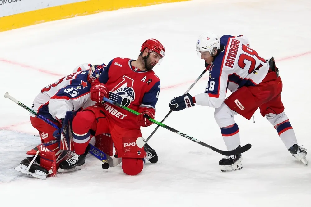 Форвард «Локомотива» посоветовал хоккеисту ЦСКА играть в баскетбол