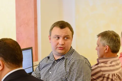Заместители мэра Ярославля пришли на заседание муниципалитета в красивых костюмах и красивых галстуках. Фото