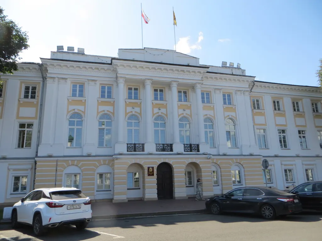 Депутатов Ярославской облдумы оштрафовали за неправильную парковку