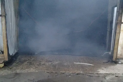 В Ростове Великом сгорел мебельный склад