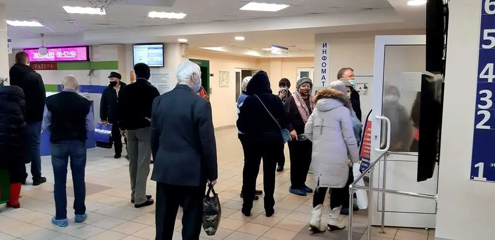 В ярославской поликлинике выстроилась громадная очередь на сдачу анализов