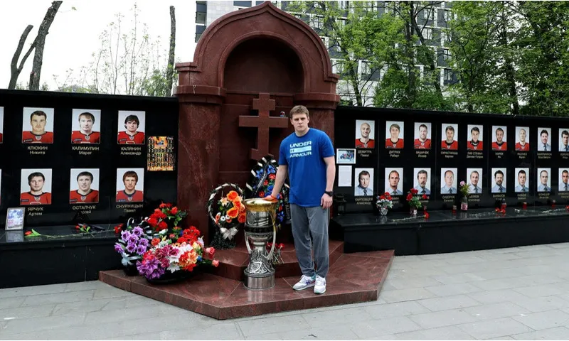 Воспитанник ярославского «Локомотива» привез на родину Кубок Гагарина