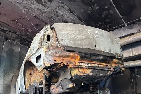 В МЧС назвали причину пожара в ярославской автомастерской