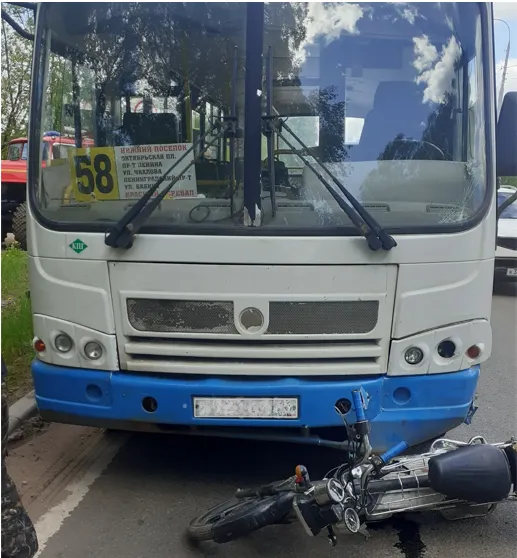 В Ярославле подросток на мопеде попал под рейсовый автобус