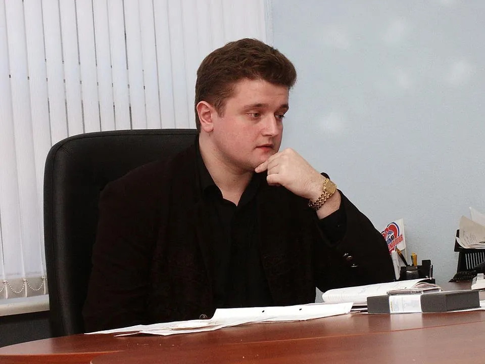 Директор Ярославского ГАУ «Верхняя Волга» Александр Кукин за большую зарплату собирает мнения ярославцев