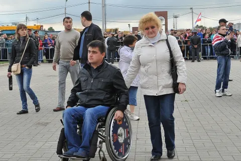 Сегодня в Ярославле в день гибели хоккеистов «Локомотива» открыт монумент «Хоккейное братство». Фоторепортаж