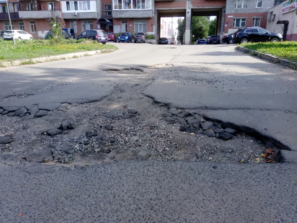 Требование мэра Ярославля отремонтировать дороги к школам не выполнено