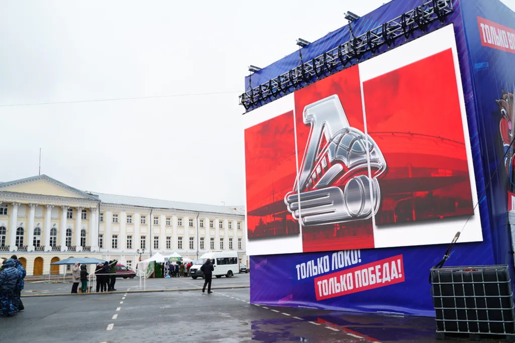 В центре Ярославля открыли хоккейную фан-зону
