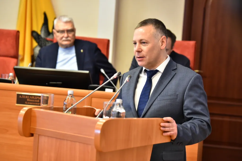 Михаил Евраев отчитался перед депутатами Ярославской областной думы