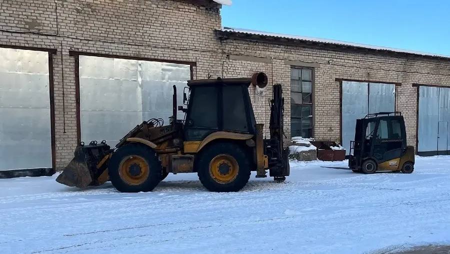 В Данилове из огня спасли трактор и погрузчик