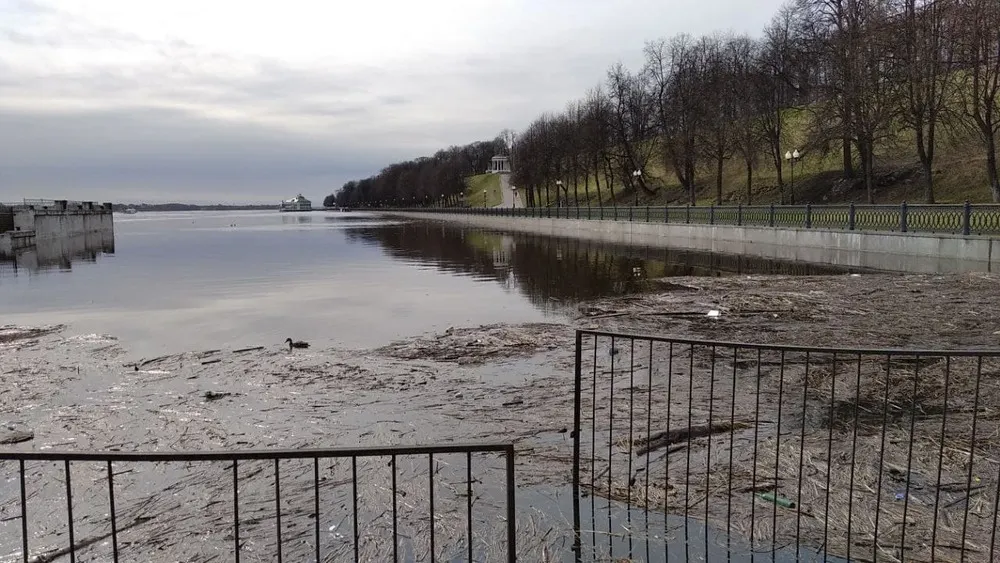 В Ярославле вода подступила к Волжской набережной