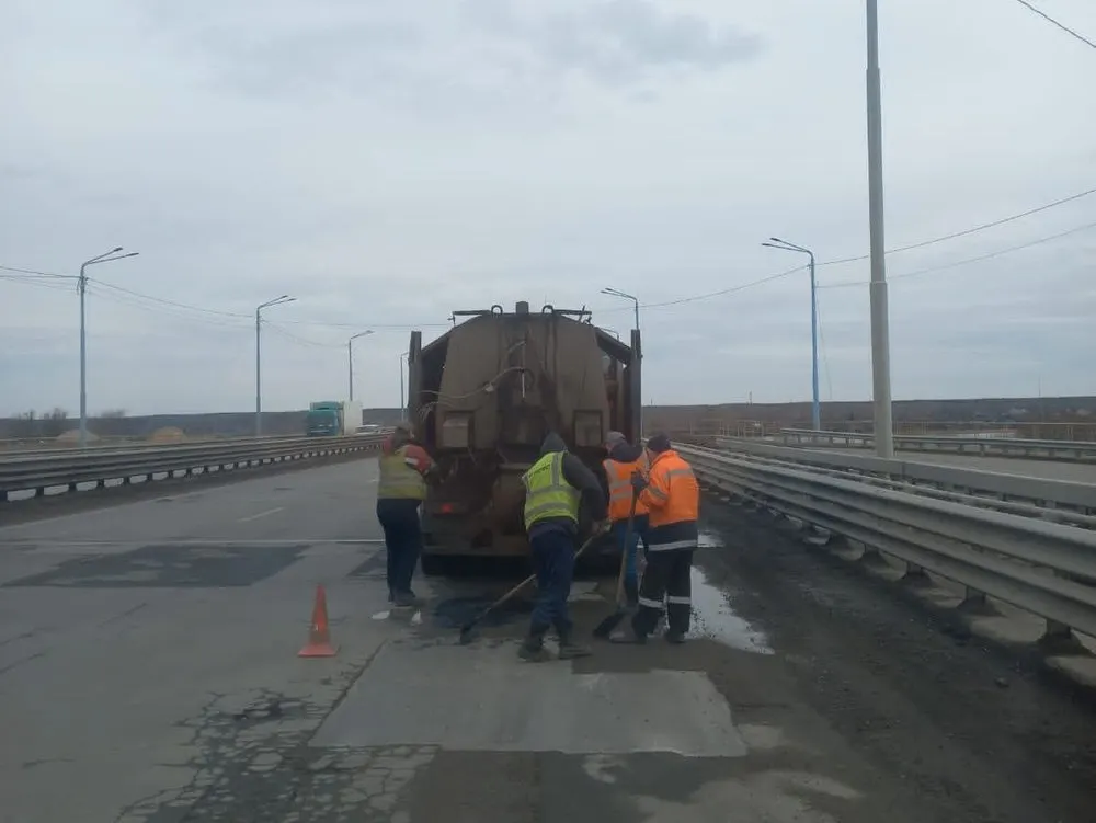 В Ярославле на Юбилейном мосту ликвидировали яму-убийцу