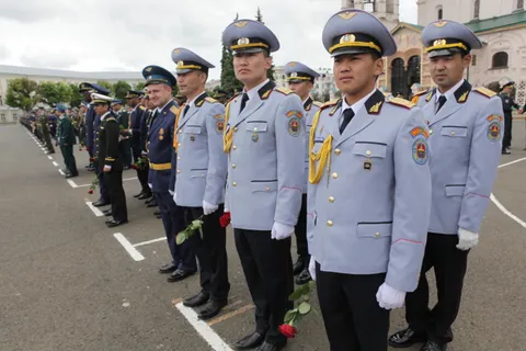 Более ста выпускников торжественно отметили окончание Ярославского училища ПВО