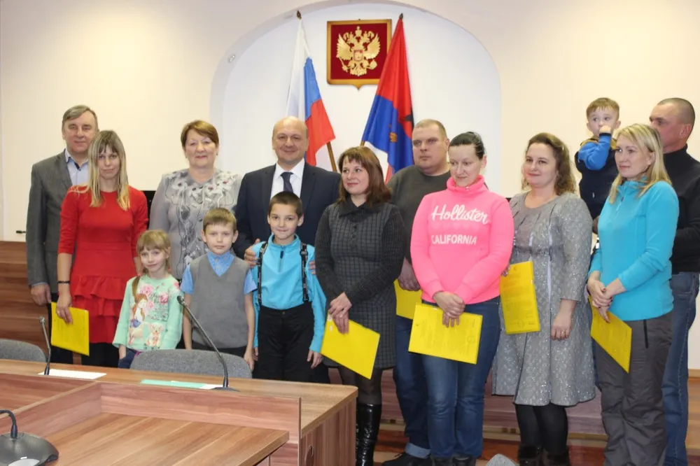 Рыбинские многодетные семьи получили бесплатные земельные участки