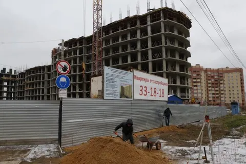 Стройплощадки в Ярославле будут огораживать зелеными заборами