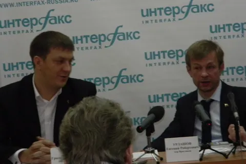Мэр Ярославля Евгений Урлашов: «А в зоне ЮНЕСКО мы обязательно сделаем передвижные торговые конструкции, на колесиках там, такие красивые передвижные ларьки»