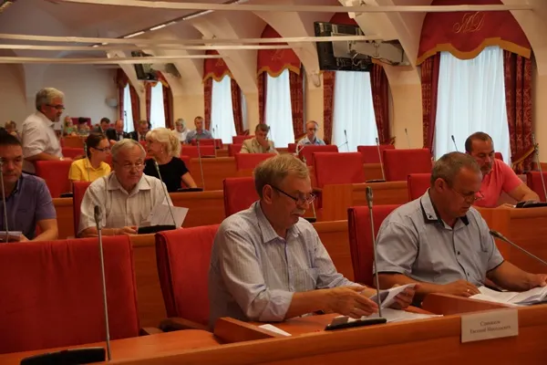 В Ярославской областной думе продолжили обсуждение депутатских поправок в бюджет области на 2015 год