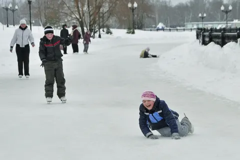 Катки в Ярославле - источник повышенной опасности. Фоторепортаж