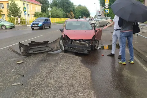 В Рыбинске иномарка врезалась в «Скорую помощь»