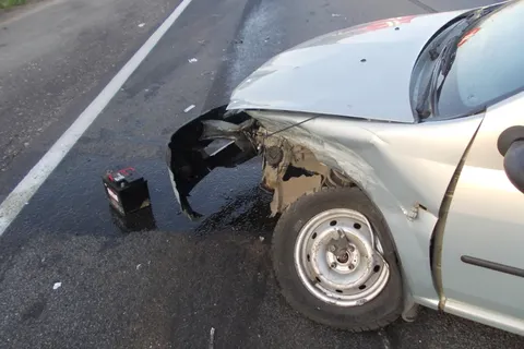 Рано утром в Ярославской области столкнулись Логан и Приора