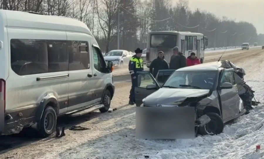 Под Ярославлем в тройном ДТП погиб водитель легковушки