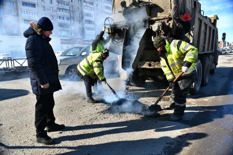 В Ярославле завершают заделку ям на Машиностроителей
