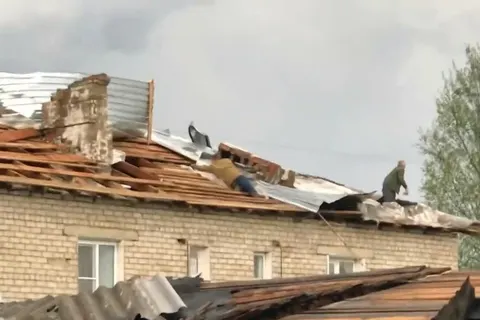 600 жителей Любима из-за смерча остаются без света