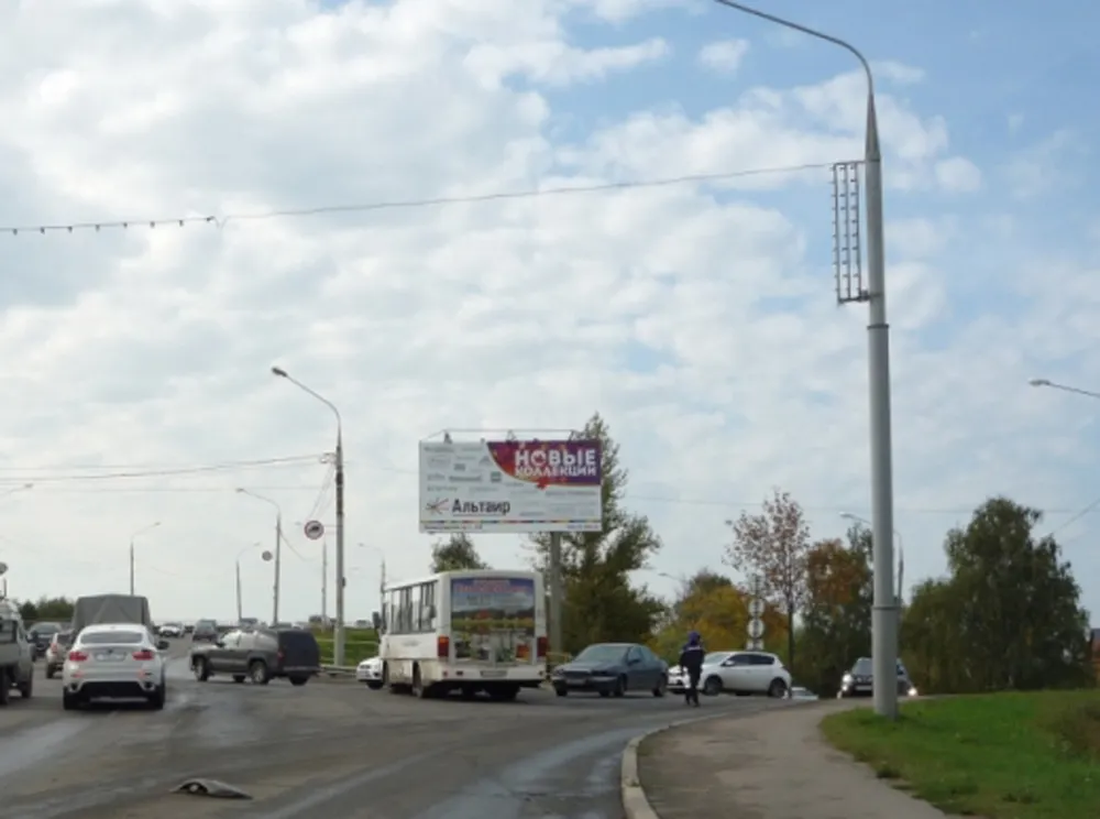 На Октябрьском мосту в Ярославле столкнулись четыре машины