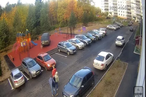 В Рыбинске водитель «Газели» испортил отремонтированную детскую площадку