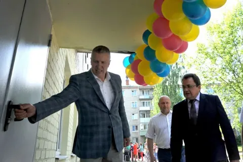 Семь врачей из Углича получили служебные квартиры