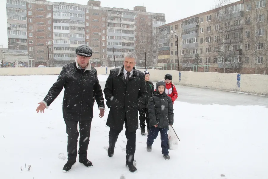 В Рыбинске заливают катки