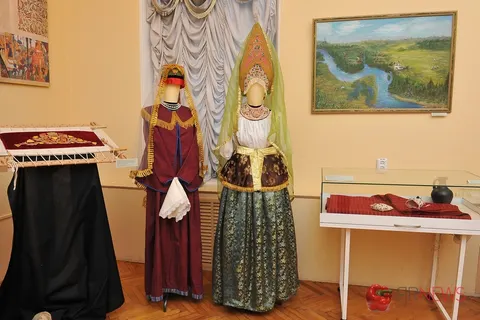В Ярославле открылась выставка «А ты носи платье, да не снашивай». Фоторепортаж