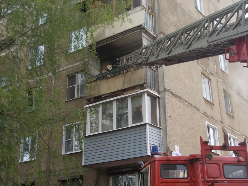 В Дзержинском районе Ярославля на пожаре погиб человек