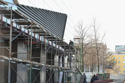 Фасад универмага «Ярославль» почти готов. Фоторепортаж