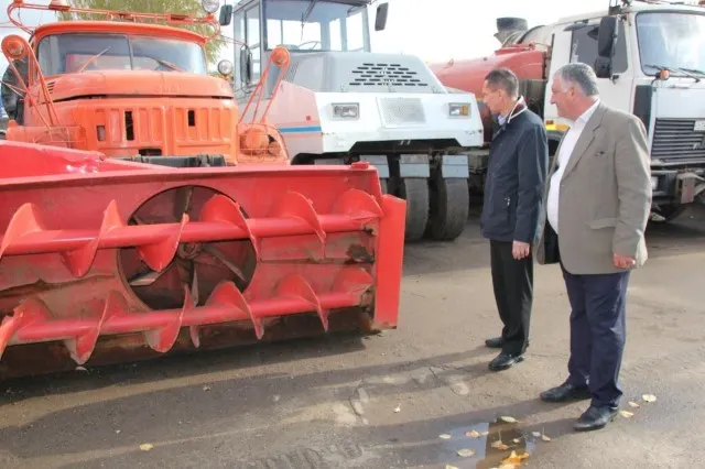 В Ярославле проверили готовность уборочной техники к холодам