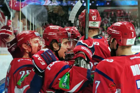 ХК Ярославля «Локомотив» дома обыграл СКА. Фоторепортаж