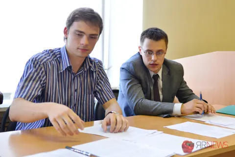 Суд по заявлению мэра Ярославля отложен по ходатайству его стороны. С фото