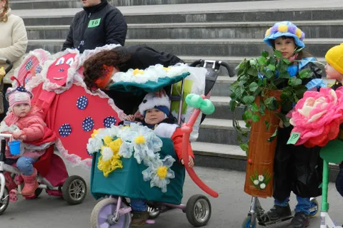 В Рыбинске прошел парад колясок