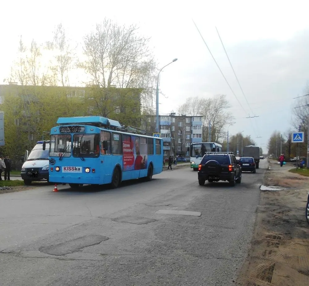 В Рыбинске троллейбус сбил школьника