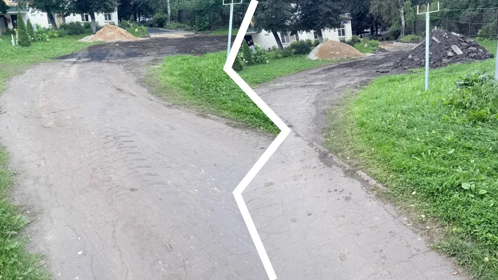 Ярославцы устали ждать нового асфальта у детского сада