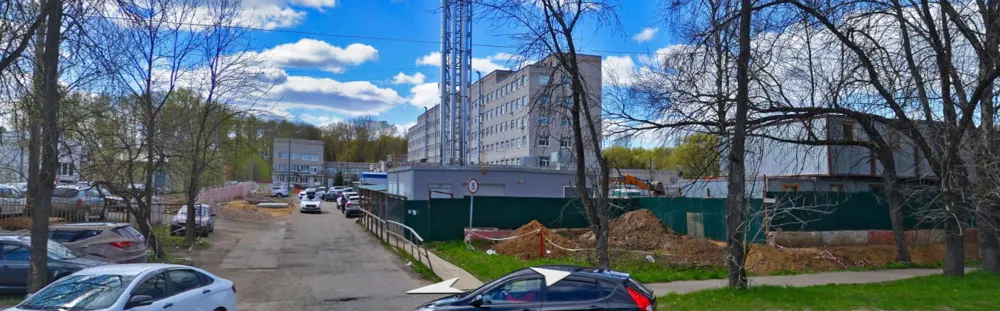 Ярославцы посещают детский травмпункт, лежа на перилах
