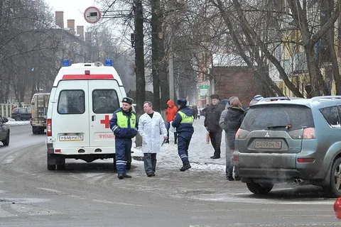 В центре Ярославля столкнулась «четырнадцатая» и Мицубиси. С фото