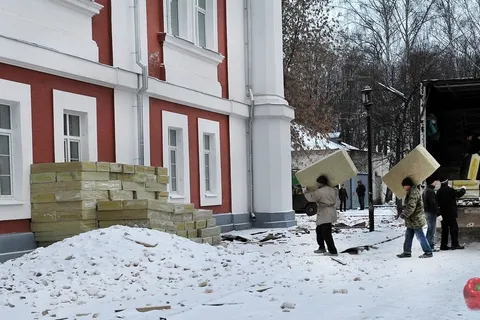 Главный врач больницы Соловьева в Ярославле Александр Дегтярев: «Первые посетители в старом отремонтированном корпусе появятся уже в апреле». Фоторепортаж