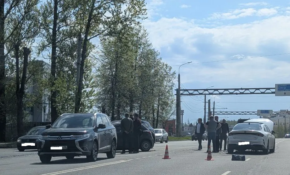 В Ярославле в тройном ДТП пострадали два человека