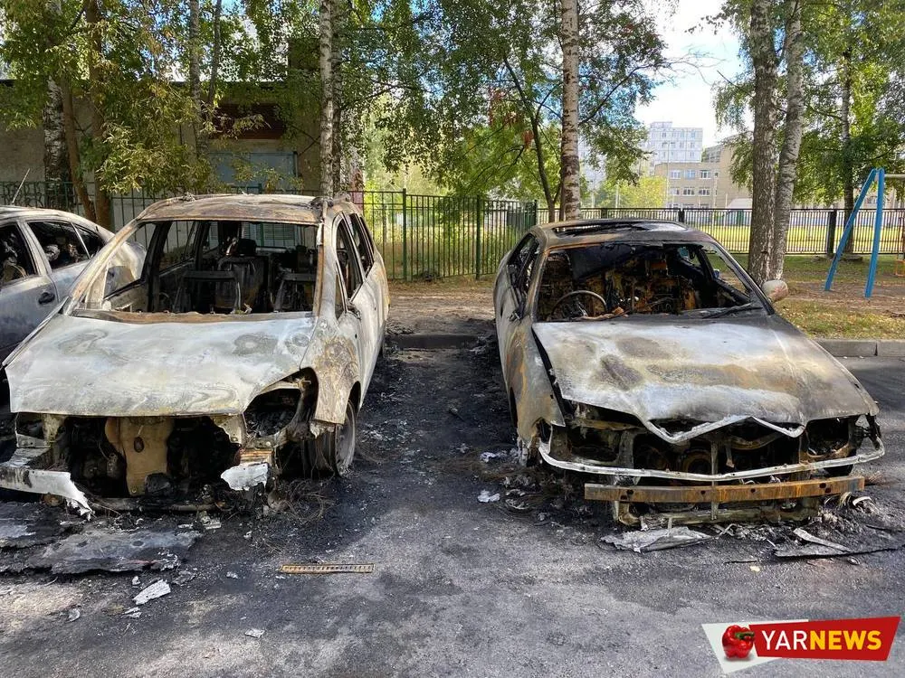 По факту поджога машин в Ярославле возбуждено уголовное дело