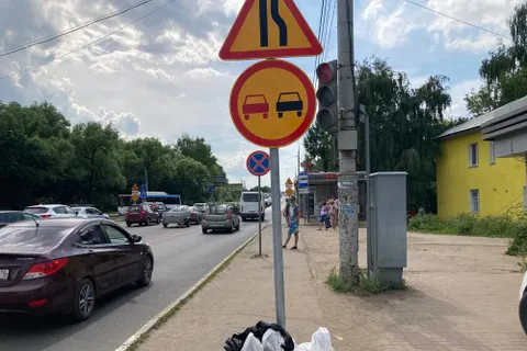 На Октябрьском мосту в Ярославле работает 9 человек
