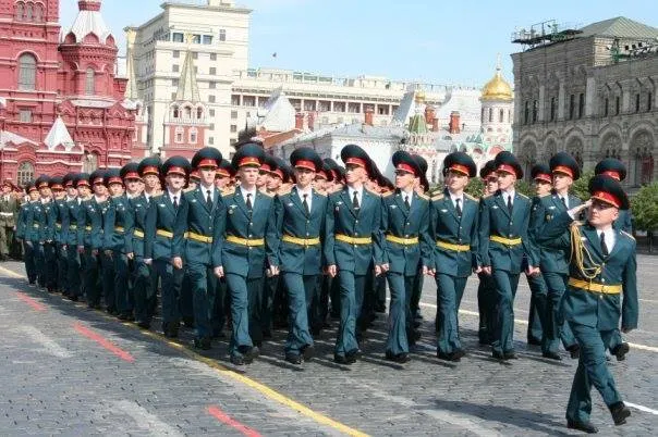 Дмитрий Миронов поздравил коллектив Московского высшего военного командного училища