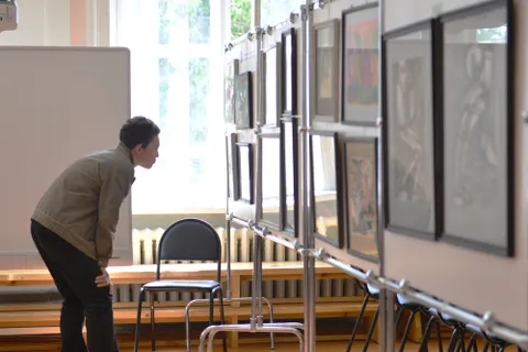 В Ярославле увидели картины, «нарисованные безумием». Фоторепортаж