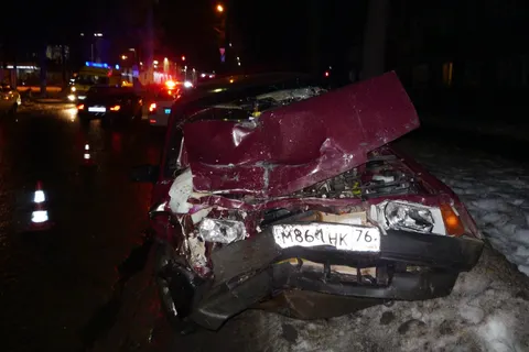 Сразу несколько ярославцев пострадали в ДТП с такси в праздник