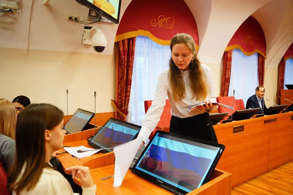 Ко Дню Конституции в Ярославской областной Думе провели правовой экзамен